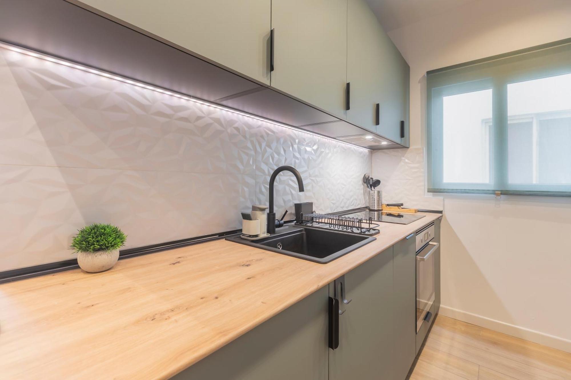 Fully Renovated Apartment In The Heart Of Fuengirola, 2 Min Walk To The Beach Exteriér fotografie