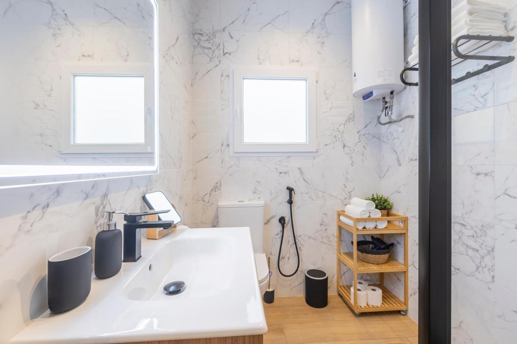 Fully Renovated Apartment In The Heart Of Fuengirola, 2 Min Walk To The Beach Exteriér fotografie