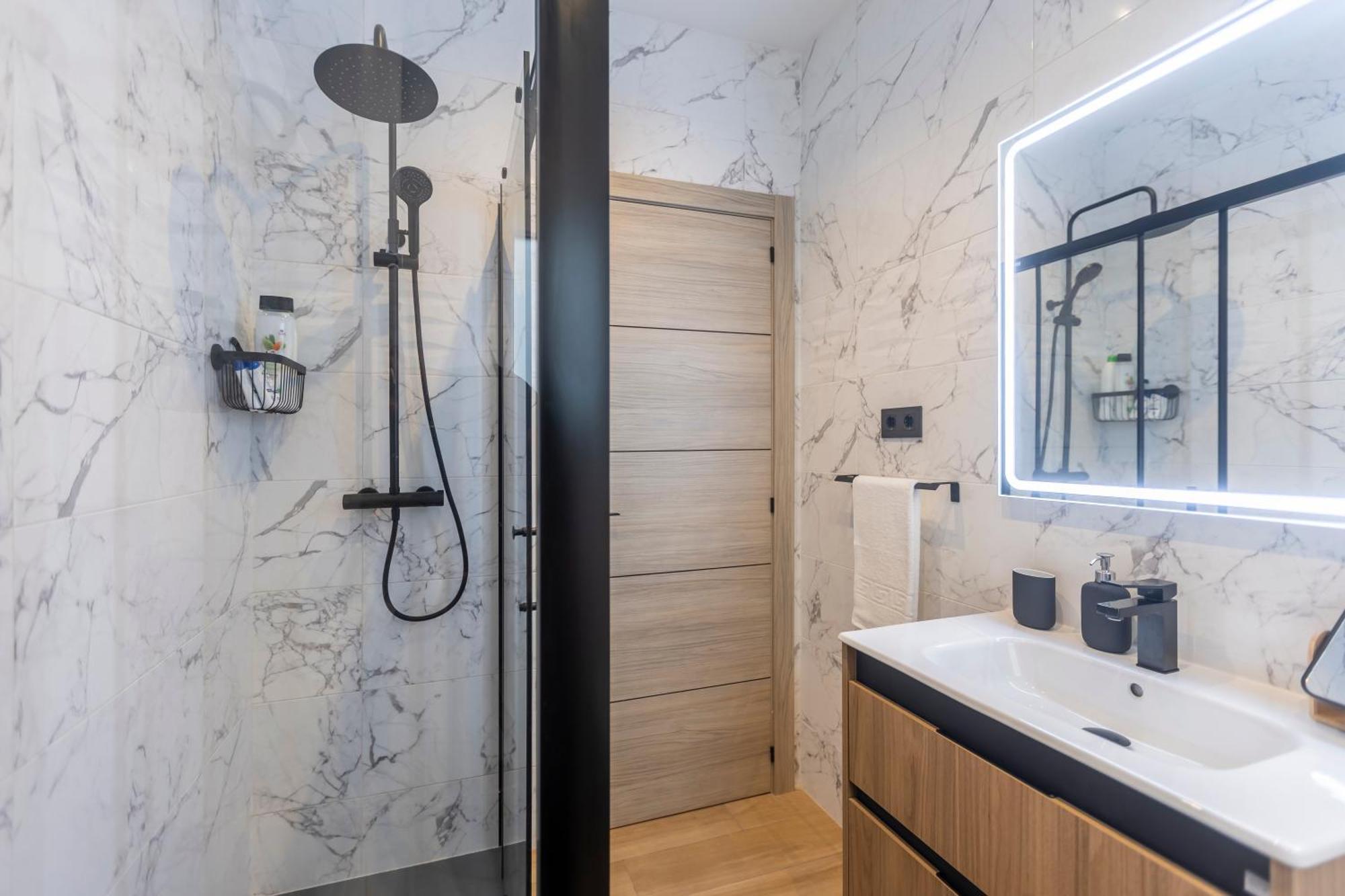 Fully Renovated Apartment In The Heart Of Fuengirola, 2 Min Walk To The Beach Exteriér fotografie